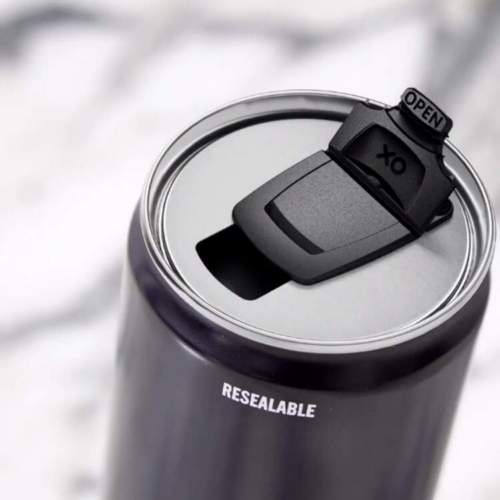 Zamknięcie puszki wody CanO umożliwia wielokrotne jej otwieranie