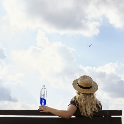 Wyjątkowa Smartwater pozyskana dzięki skropleniu pary źródlanej wody z Wielkiej Brytanii