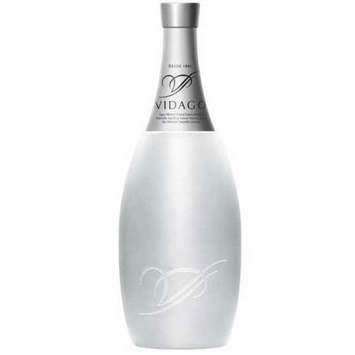 Vidago 750 ml w matowej, tłoczonej, szklanej butelce elegancko upiększy każdy stół!