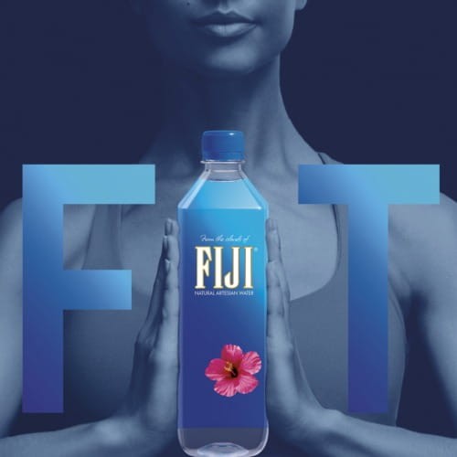 Bądź FIT z wodą Fiji dla sportowców