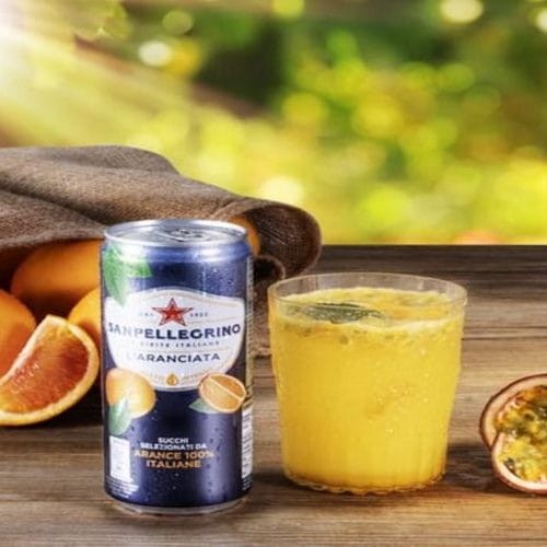 San Pellegrino Aranciata dzięki swojemu unikatowemu posmakowi spisuje się perfekcyjnie także jako dodatek to drinków.
