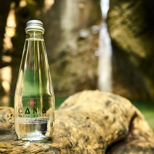 Cana Royal pochodzi z przepięknej Słowenii, ojczyzny świetnych wód!