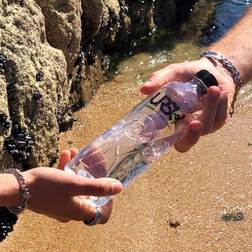 URSU9 dostępna jest w jednej z najładniejszych na rynku butelek PET.