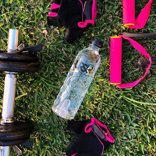 URSU9 to woda o wysokiej zasadowości o poziomie pH 9. Dzięki temu picie URSU9 stanowi sposób na wyrównanie kwasowości ludzkiego organizmu oraz odzyskanie naturalnej witalności i dobrego samopoczucia.