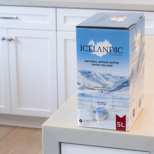 Ekologiczne rozwiązanie - zamiast kupować wiele butelek plastikowych, jednocześnie mając w lodówce dostęp do najlepszej jakościowo wody