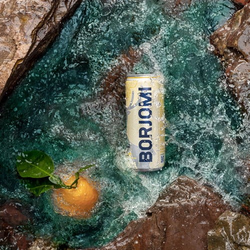 Borjomi dołącza do ekologicznego trendu i wypuszcza swoją wodę w puszce.