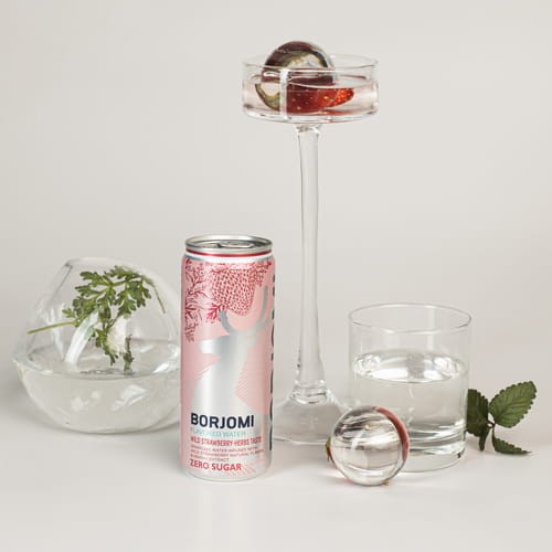 Borjomi o smaku truskawek i ziół