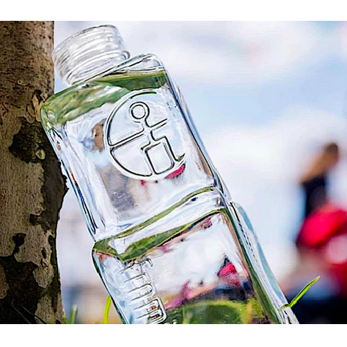 Woda Fromin świetnie prezentuje się w oryginalnej butelce