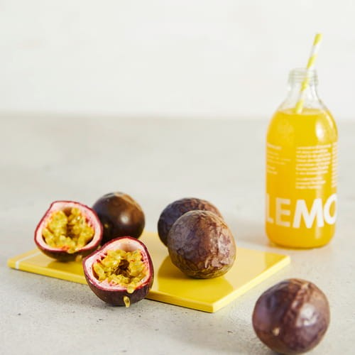 Lemonaid Marakuja Bio świetnie sprawdza się jako składnik przeróżnych drinków i koktajli.