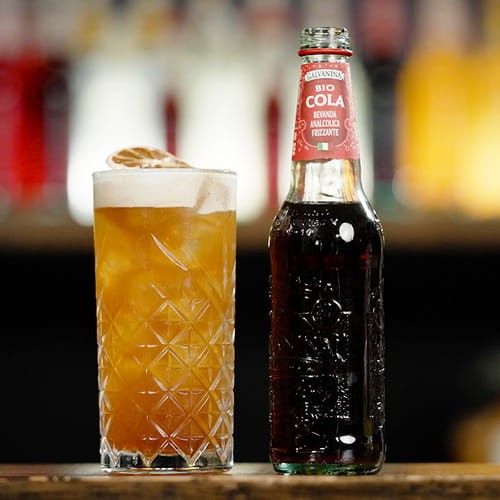 Galvanina Bio Cola świetnie komponuje się jako składnik drinków oraz koktajli
