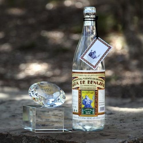 Naturalne filtrowanie poprzez skały zapewnia wodzie Agua de Benassal wyjątkowe właściwości.