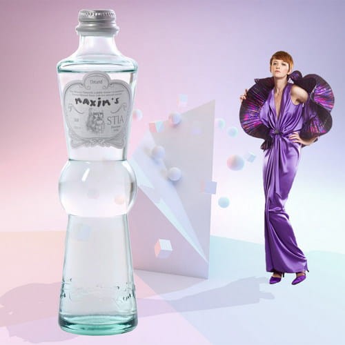 Aby uczcić 70-lecie swojej kariery, w 2018 roku Pierre Cardin postanowił stworzyć kultową butelkę Acqua Maxim's Fashion line.