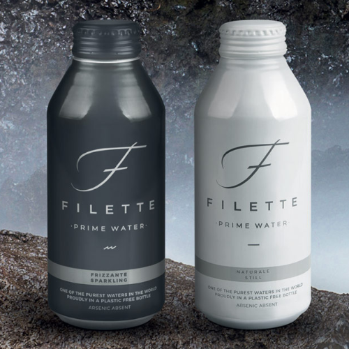 W zestawie znajdują się 24 aluminiowe butelki.