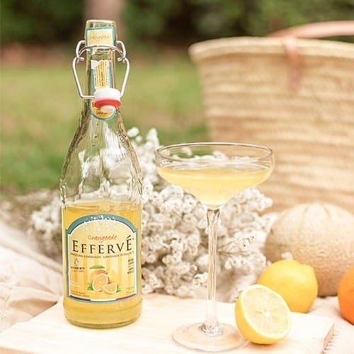 Dzięki jasnożółtemu odcieniu i intensywnemu pomarańczowemu smakowi jest równie zachwycający, jeśli można go pić samodzielnie lub w drinku.