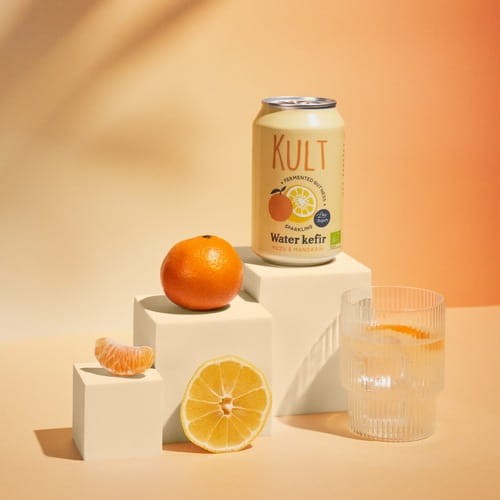 Dzięki zaangażowaniu w rolnictwo ekologiczne kefir wodny KULT składa się z najczystszych i najzdrowszych składników, gwarantując wyjątkowy smak, jednocześnie wspierając bioróżnorodność.