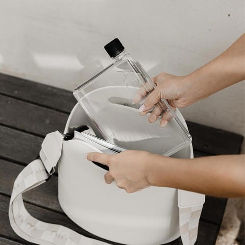 Memobottle to stylowe i ekologiczne rozwiązanie zaprojektowane tak, aby idealnie wpasować się w Twoje codzienne życie.