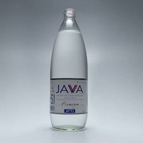 Źródło naturalnie alkalicznej wody Java bije na Podkarpaciu.
Java to naturalna woda mineralna o pH równym 9,2. Nie jest niczym uzdatniana.