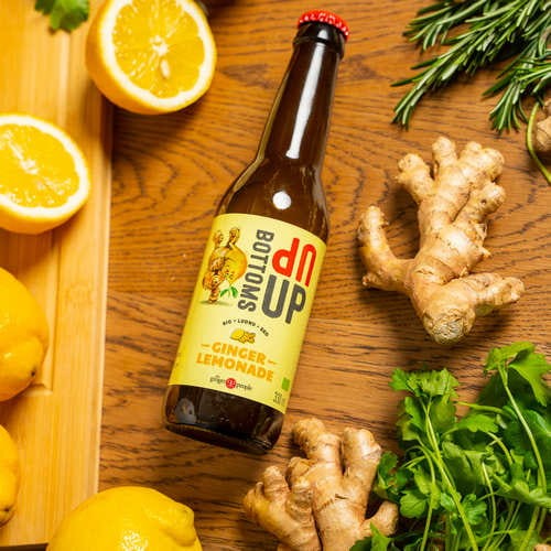 Bottoms Up Organic Ginger Lemonade to unikalne połączenie intensywnego smaku imbiru z orzeźwiającą cytrynową nutą.