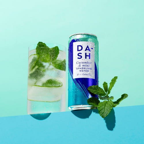 Nie znajdziesz w niej kalorii, słodzików ani cukru, tylko wodę źródlaną, bąbelki, ogórek i mięta.