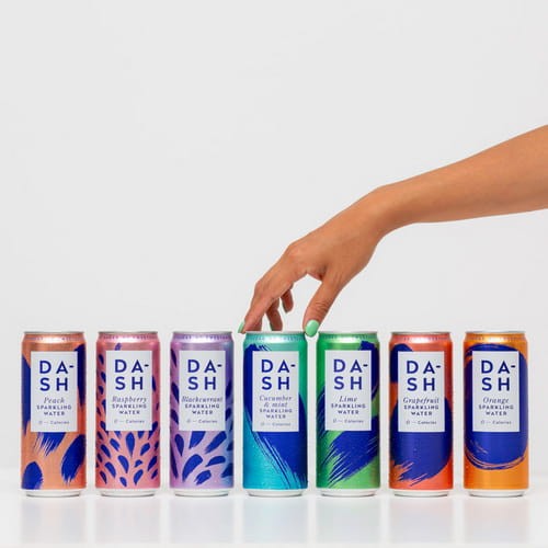 Podobnie jak cała woda gazowana DASH, nie znajdziesz w niej kalorii, słodzików ani cukru, tylko wodę źródlaną i bąbelki