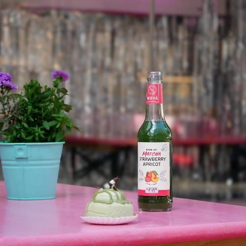 Dzięki unikalnemu połączeniu matcha z owocami, Seicha Matcha Truskawka & Morela stanowi doskonały wybór dla osób poszukujących naturalnego orzeźwienia i energii na co dzień.