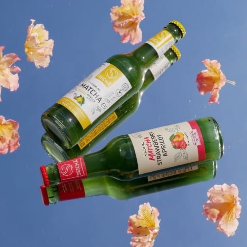 Nazwa "Seicha" pochodzi z połączenia japońskich słów "Sei" (czysty) i "cha" (herbata), co odzwierciedla misję marki polegającą na dostarczaniu konsumentom napojów bazujących na czystej, niezmienionej esencji herbaty.