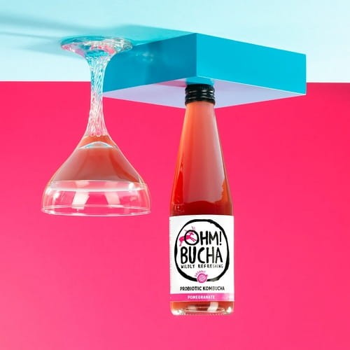 Ohm!Bucha oferuje naturalnie sfermentowany, niepasteryzowany i orzeźwiający naturalny napój bogaty w probiotyki.