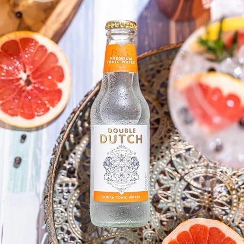 Double Dutch Indian Tonic Water to klasyka w nowoczesnym wydaniu – tonik o perfekcyjnie zbalansowanej goryczce chininy, wzbogacony subtelnymi nutami różowego grejpfruta i jałowca.