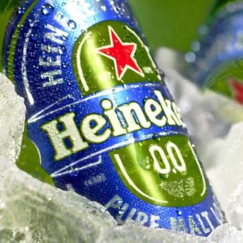Heineken 0.0 to bezalkoholowy lager, który zachowuje pełnię smaku klasycznego Heinekena, oferując jednocześnie możliwość cieszenia się piwem w każdej sytuacji.