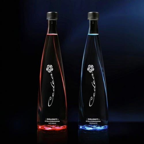 Dla nas Cedea jest synonimem harmonii. Jej niemal neutralny, krystalicznie czysty smak sprawia, że jest idealnym partnerem dla najbardziej wyrafinowanych potraw i napojów.