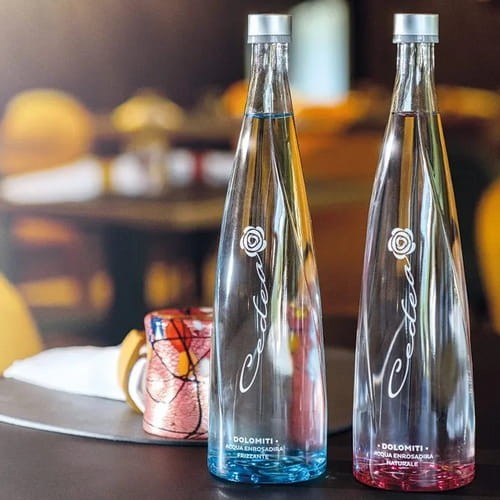 Woda rodzi się u stóp Marmolady – „Królowej Dolomitów” – w otoczeniu nieskażonej przyrody. Jej terroir jest jednym z najdelikatniejszych, jakie znamy.