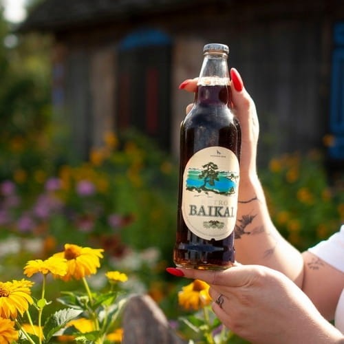 Bajkal to gruziński napój gazowany o smaku podobnym do Coca-Coli, wzbogacony naturalnymi ekstraktami ziół i owoców.