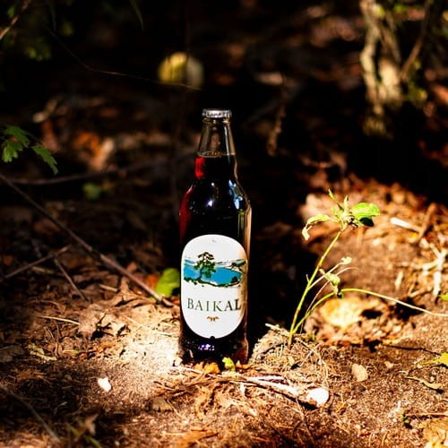 Bajkal orzeźwia, łącząc delikatną słodycz z lekko korzenną nutą.