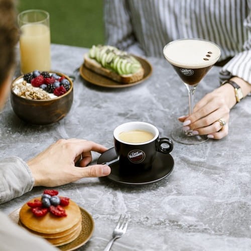 Złożona w aż 80 % z ziaren Robusty (20 % Arabiki), ta mieszanka dzięki intensywnemu, ciemnemu paleniu oferuje wyrazisty aromat i głęboką charakterystykę naparu.