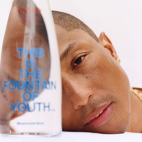 Pharrell od lat łączy muzykę, modę i filozofię życia. W tej kolaboracji nie chodzi tylko o wygląd – to manifest radości, prostoty i codziennego dbania o siebie.