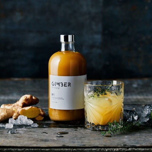 Wszechstronny organiczny napój z wysokiej jakości imbiru, cytryny, ziół i przypraw, który sprawi, że Twoje kubki smakowe zwariują ze szczęścia.