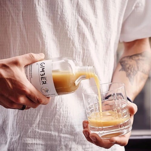 Wszechstronny organiczny napój z wysokiej jakości imbiru, cytryny, ziół i przypraw, który pobudza i orzeźwia. Zero alkoholu – tylko czysta energia natury.