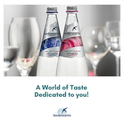 Szklana butelka San Benedetto to połączenie prostoty i elegancji – subtelny akcent, który dobrze wygląda zarówno w domu, jak i w restauracji.