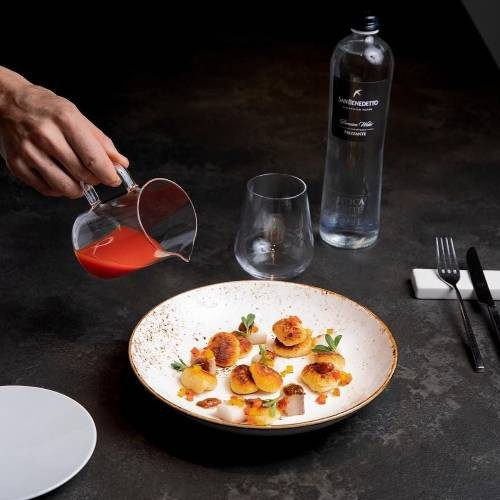 Woda pochodzi z wyjątkowego źródła w miejscowości Scorzè, z głębokości ponad 236 metrów – całkowicie odizolowanego od współczesnych zanieczyszczeń.