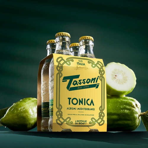 Ten wysokiej jakości bezalkoholowy aperitif to doskonały wybór do tworzenia orzeźwiających i aromatycznych napojów.