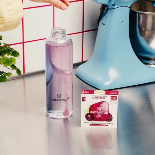 Ten microdrink został wzbogacony o cenne witaminy, w tym witaminę C oraz witaminy z grupy B, które wspierają codzienne nawodnienie organizmu i pomagają zmniejszyć uczucie zmęczenia.