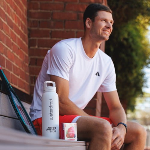 Ambasador marki Hubert Hurkacz wybiera Waterdrop jako wygodny sposób na nawodnienie bez cukru podczas intensywnych treningów
