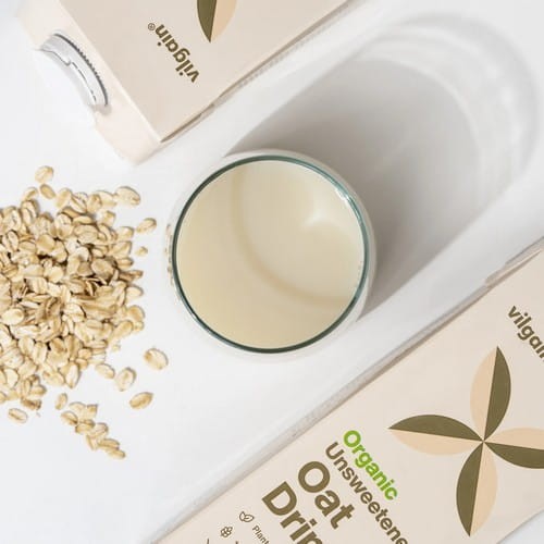 Ma prosty skład, niską kaloryczność i świetnie sprawdza się do matcha latte, napojów herbacianych oraz codziennego użytku w diecie fit & wellness.