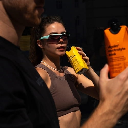 Vilgain Electrolyte Drink Mandarynka z Cytryną to gotowy napój z elektrolitami wspierający nawodnienie i równowagę jonową.