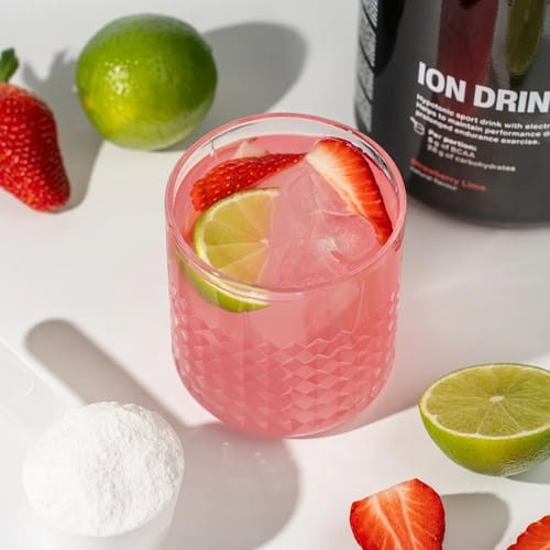 Vilgain Hipotonik Truskawka z Limonką to napój hipotoniczny wspierający nawodnienie, wydolność i uzupełnianie elektrolitów podczas długiej aktywności fizycznej.