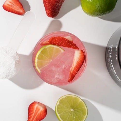 Dzięki dekstrozie i maltodekstrynie zapewnia stabilną energię, a niska osmolalność sprzyja szybkiemu wchłanianiu.