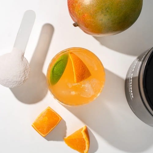 Dzięki dekstrozie i maltodekstrynie zapewnia stabilną energię, a niska osmolalność sprzyja szybkiemu wchłanianiu.