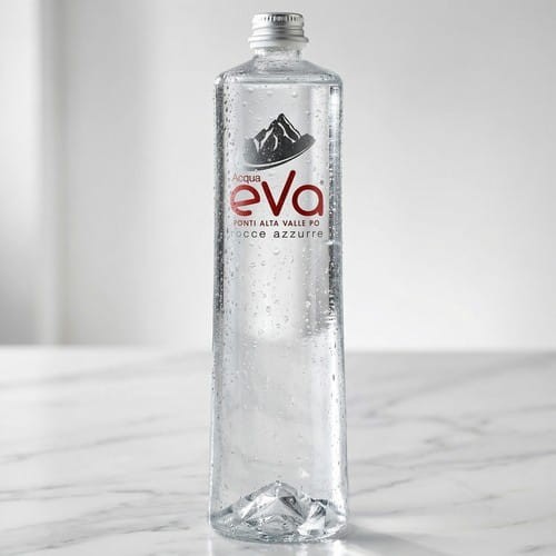 Ultradelikatna, niskosodowa, o bardzo niskiej mineralizacji, w eleganckiej szklanej butelce.