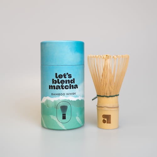 Bambusowa miotełka do matchy (chasen) do tradycyjnego parzenia i uzyskania gładkiej konsystencji napoju.