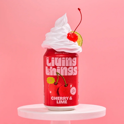 Living Things Cherry & Lime 330 ml to lekko gazowany napój prebiotyczny o smaku słodkiej wiśni i rześkiej limonki.